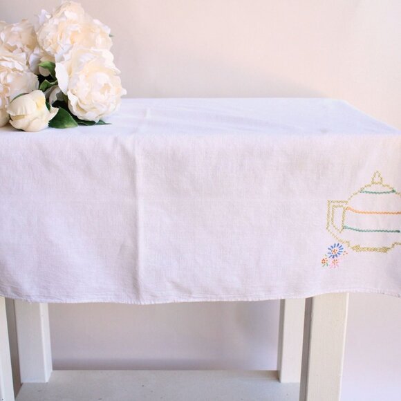 Vintage 1950s Tablecloth Or Kitchen Towel with Cross-stitch Teapot Embroidery - Picture 2 of 10